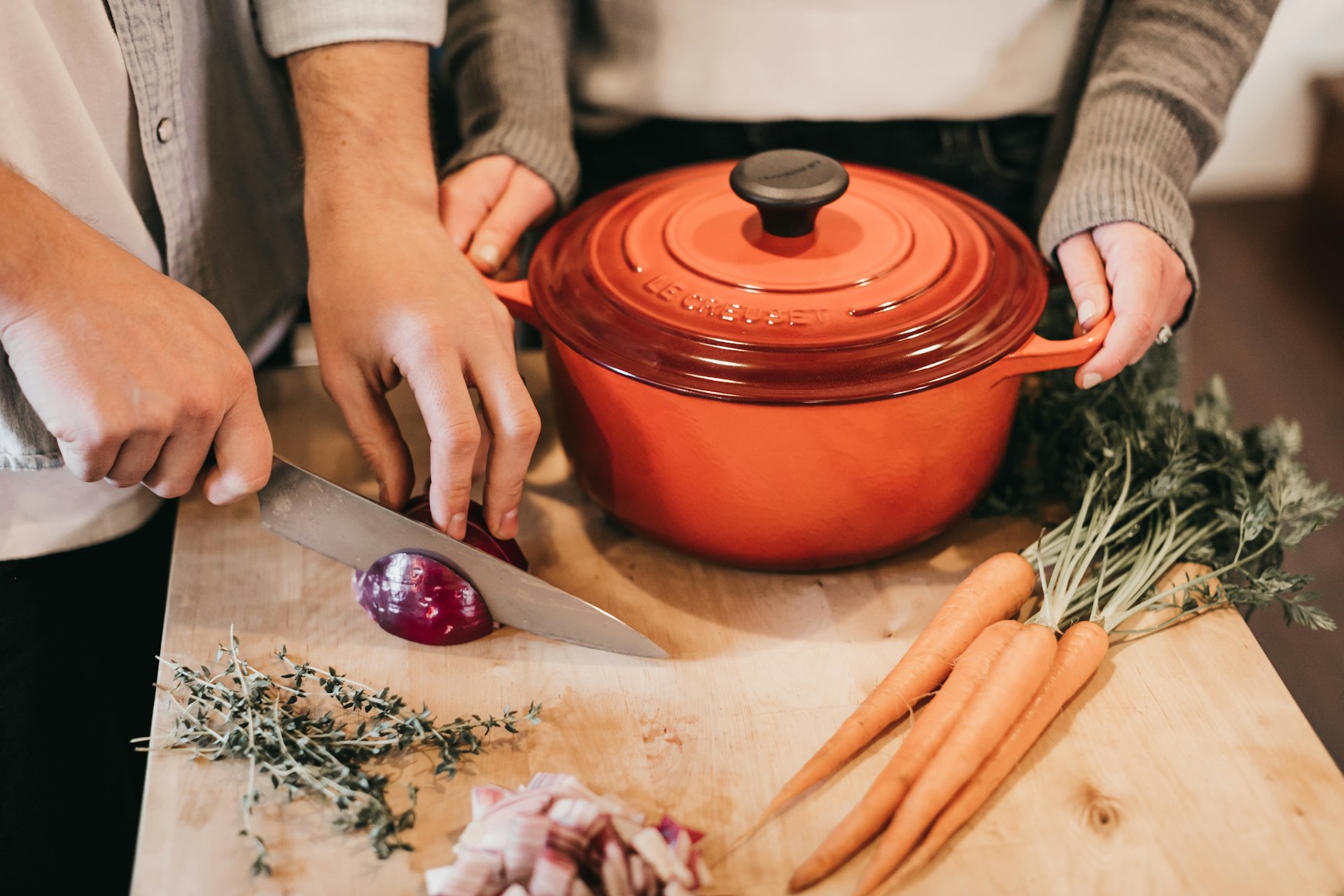 what are four things a chef or cook should do before storing a knife