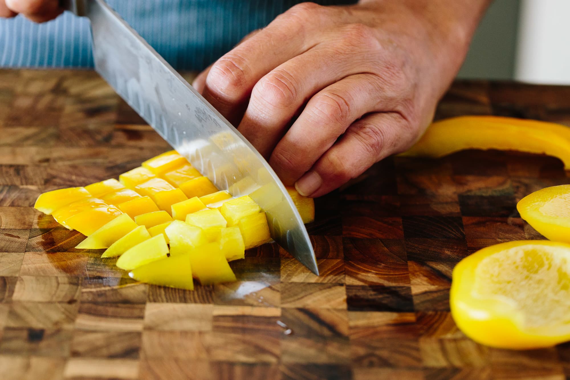 when preparing vegetables which color cutting board should you use