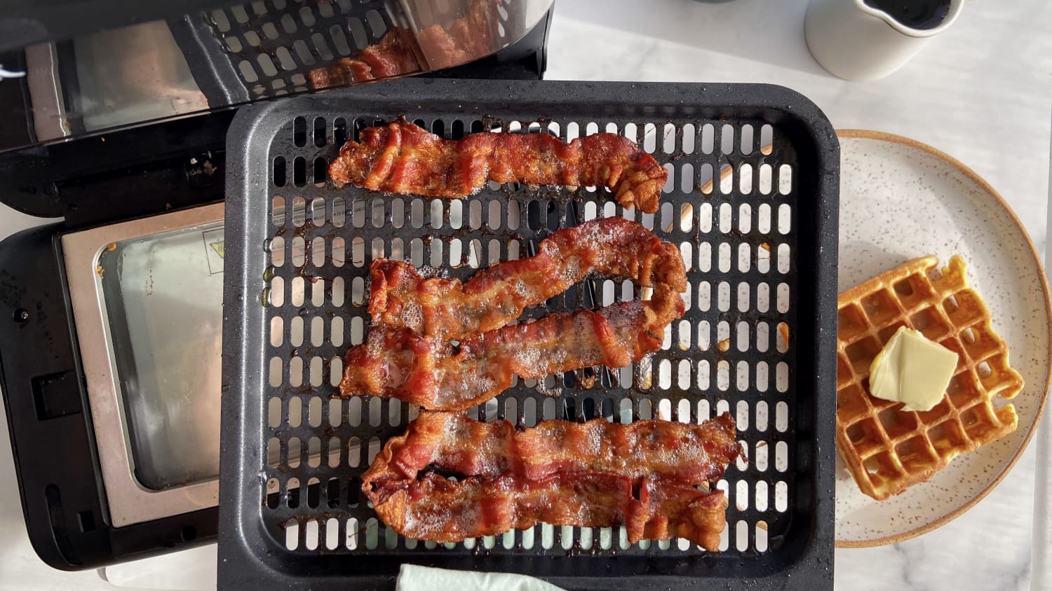 how do you cook burgers in an air fryer without making a mess