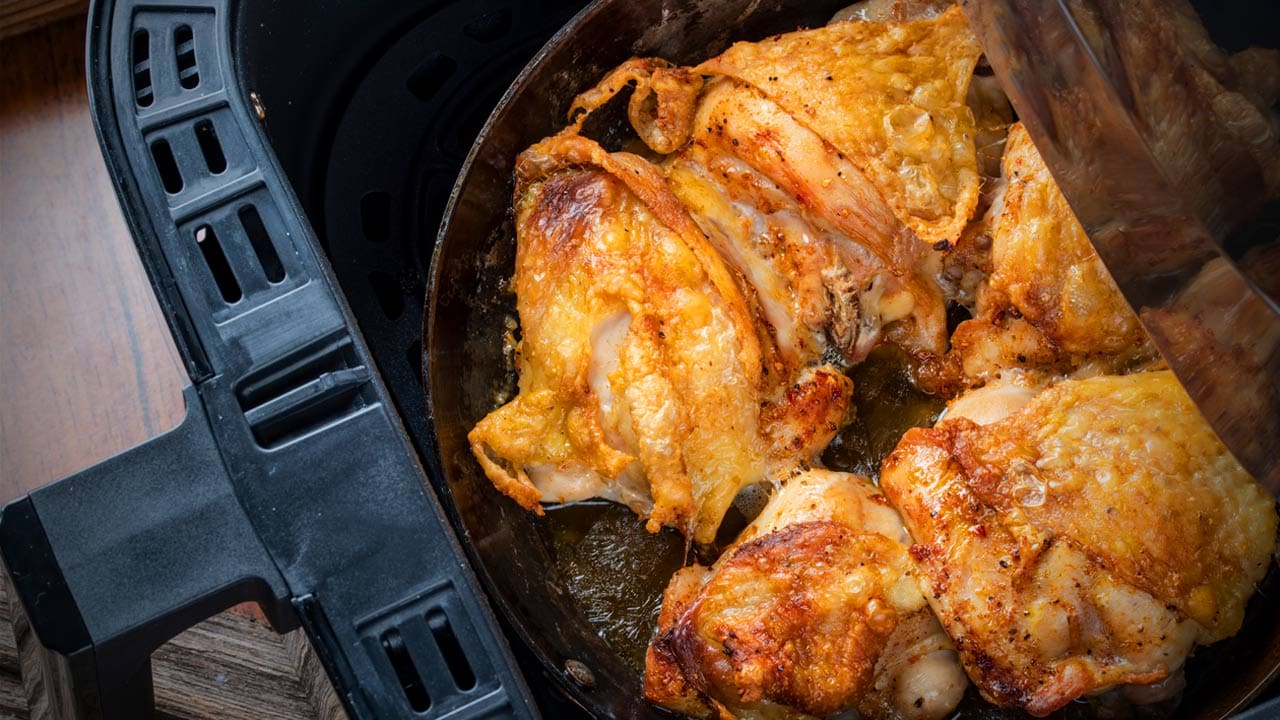 how to cook boneless chicken thighs in air fryer