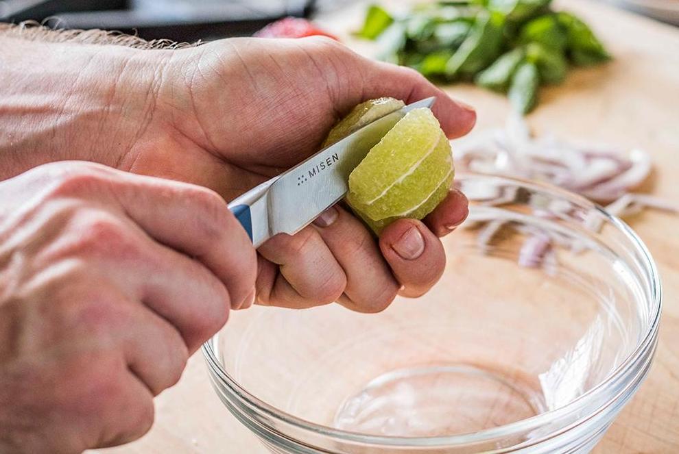 how to cut a fresh pineapple with a knife