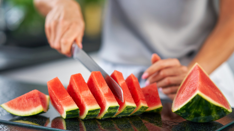 how to properly cut food with a knife