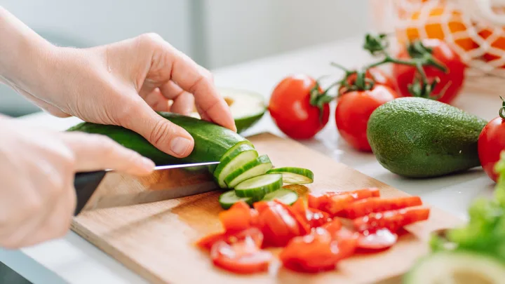 how to cut meat with fork and knife