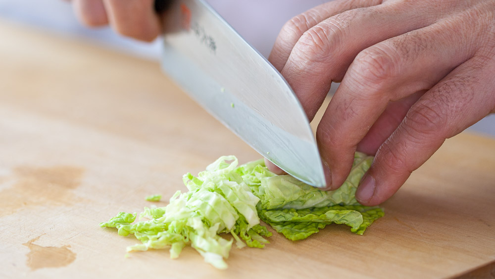 how to cut a cake without a knife