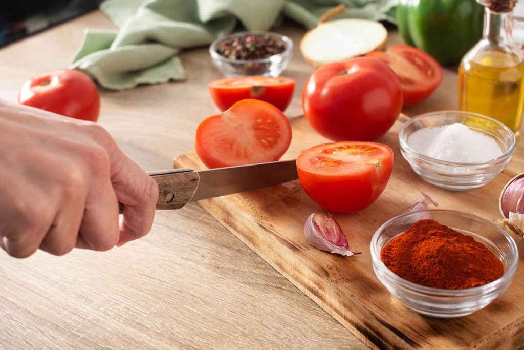 how to cut a tomato without a knife