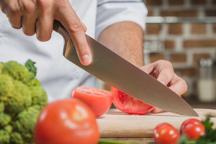 how to cut a pineapple with a knife