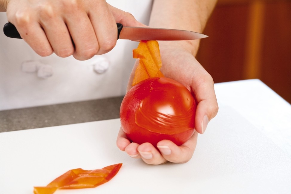 how to cut garlic with a knife