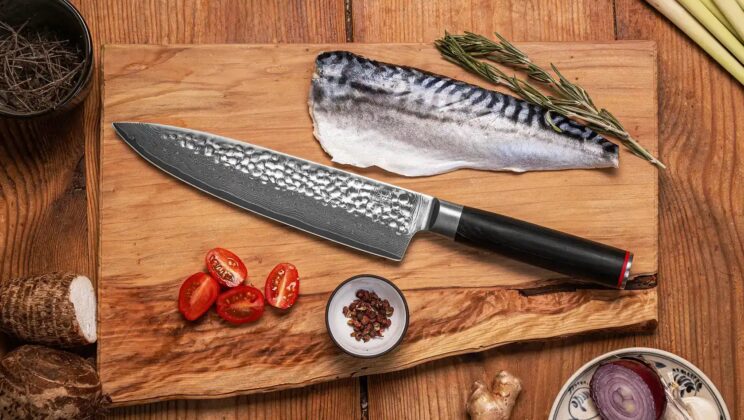 Damascus Knives for Fine Slicing: Masters in Precision and Style