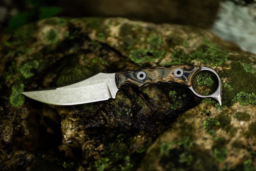 Fixed blade knife for skinning game