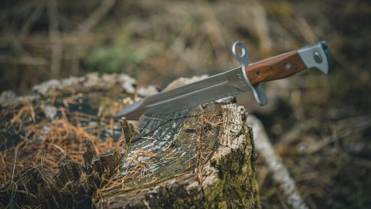 Kukri Fixed Blade Knife: A Comprehensive Guide to Uses and Benefits