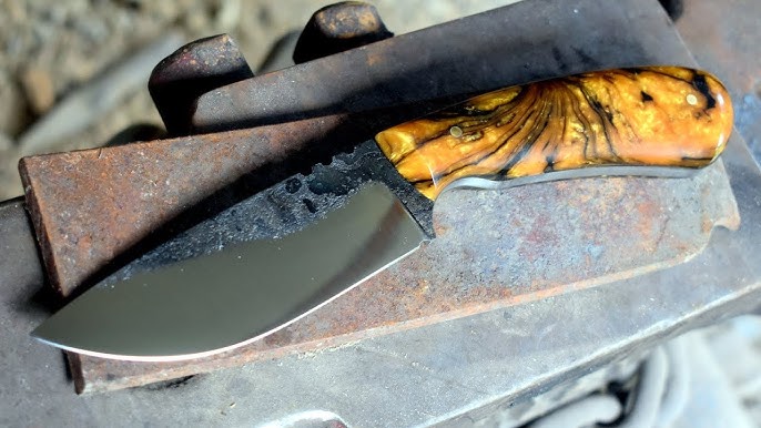 Damascus Steel Fixed Blade Knife: Craftsmanship and Usage