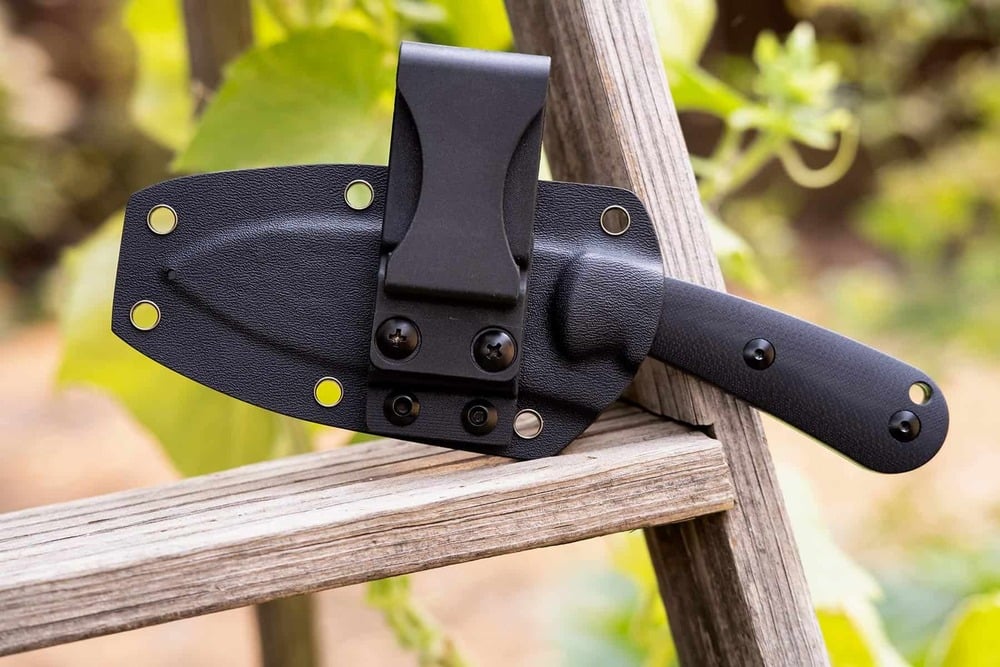 Fixed blade knife for survival