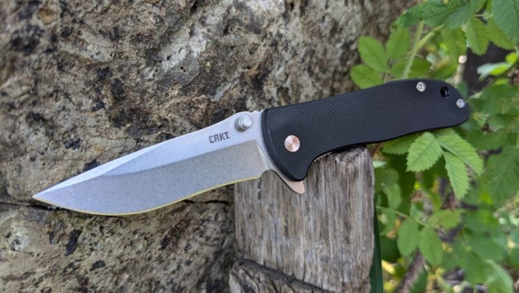 Folding Knives with Pocket Clips: A Versatile Tool for Kitchen Professionals