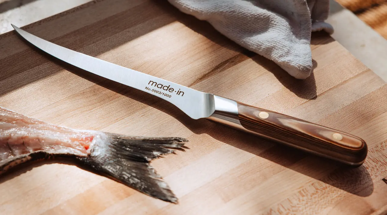 choosing curved or straight boning knife